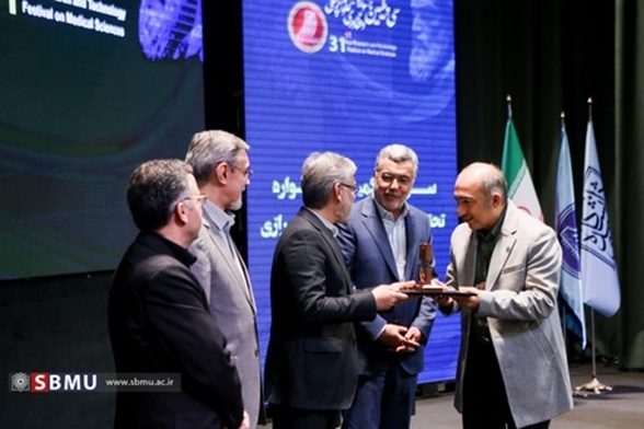 کسب رتبه سوم پژوهشگر علوم بالینی و سلامت توسط دکتر پیام طبرسی